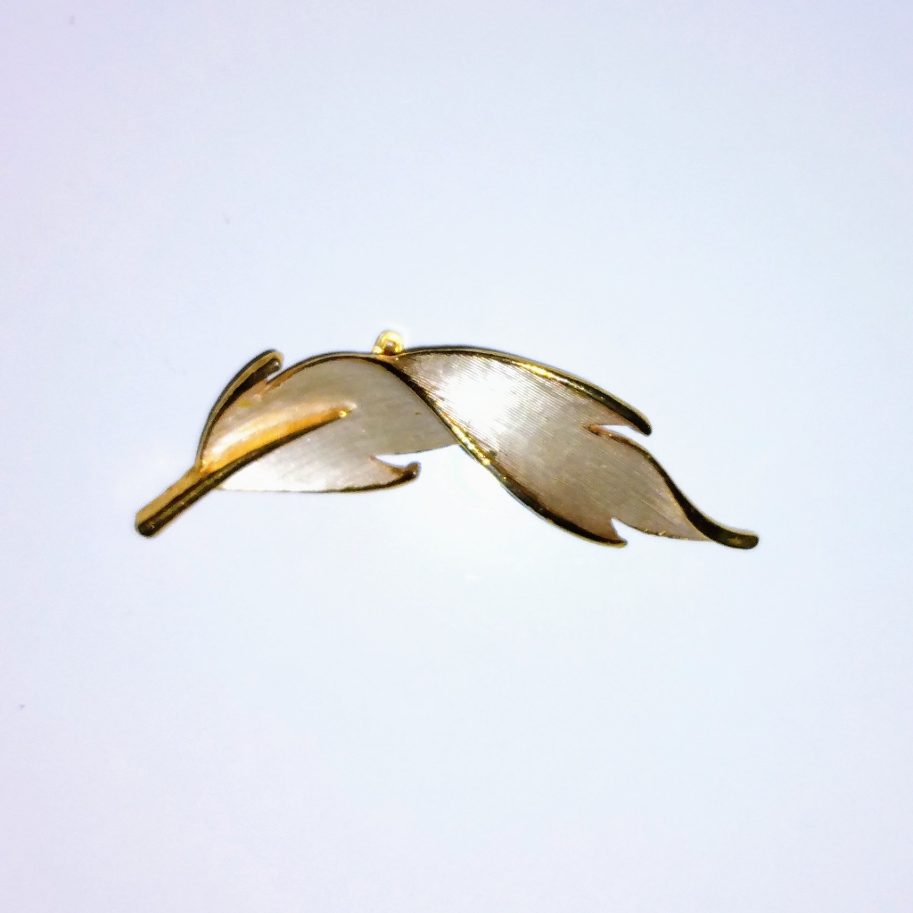 Vtg. Signed J.J. Goldtone/White Enamel Leaf Feather Brooch